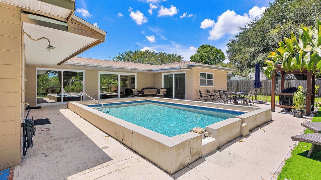 Photo of Outdoor in Meadowlawn