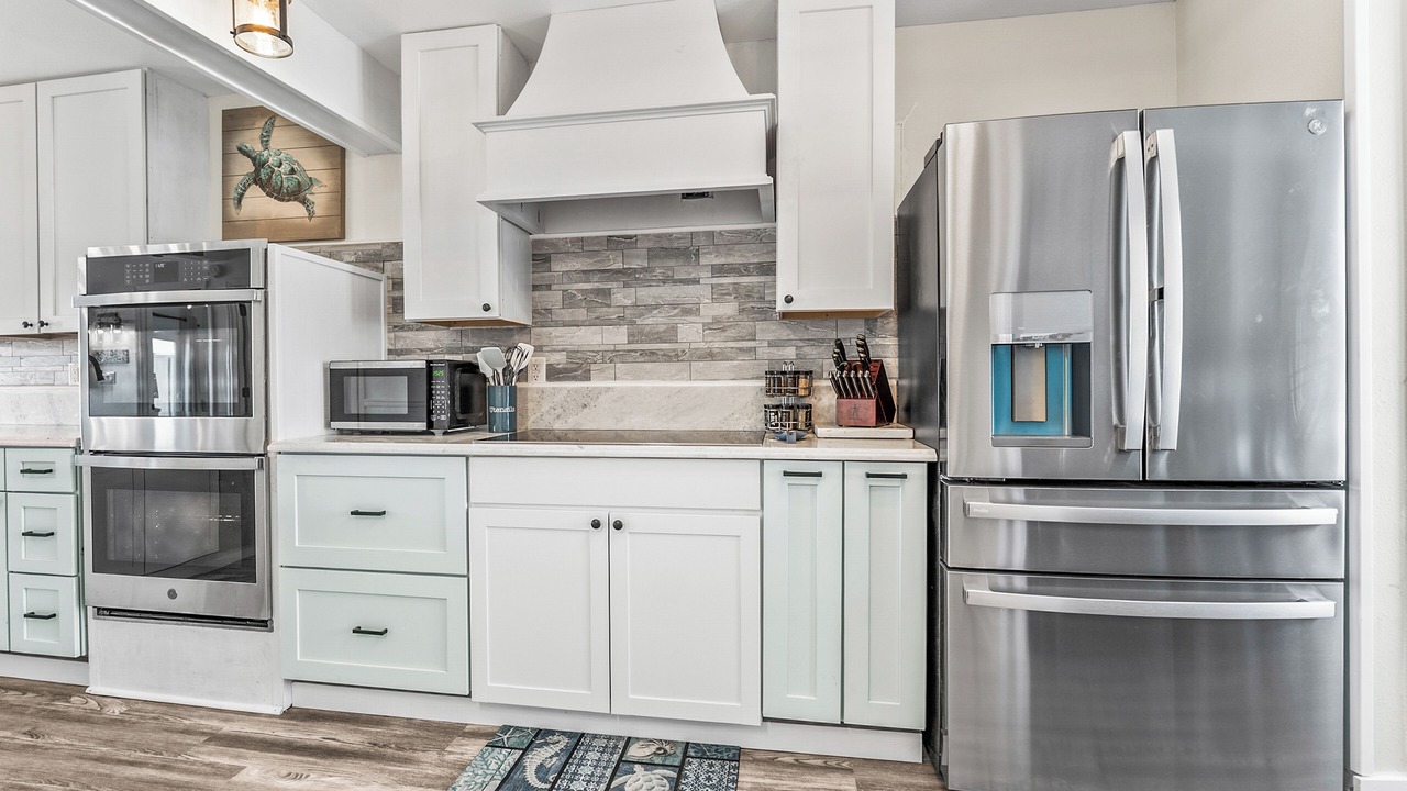 Photo of Kitchen in Oceanmarsh Subdivision