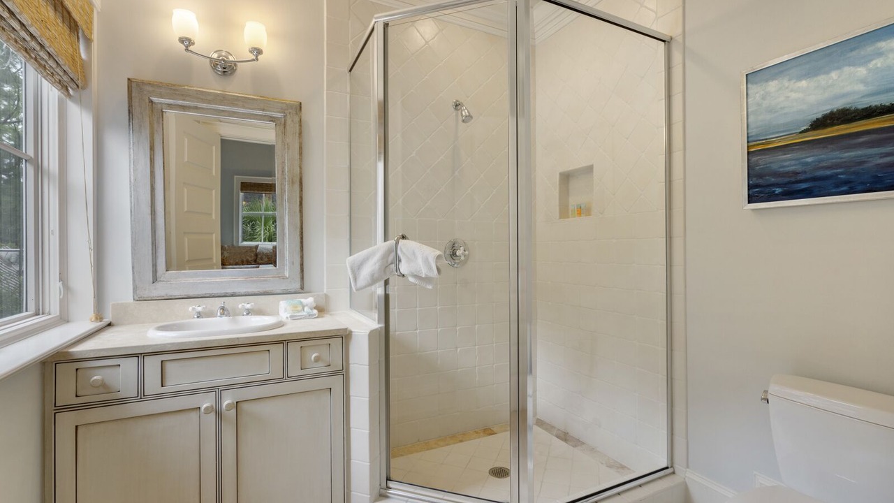 Photo of Bathroom in Vanderhorst Plantation