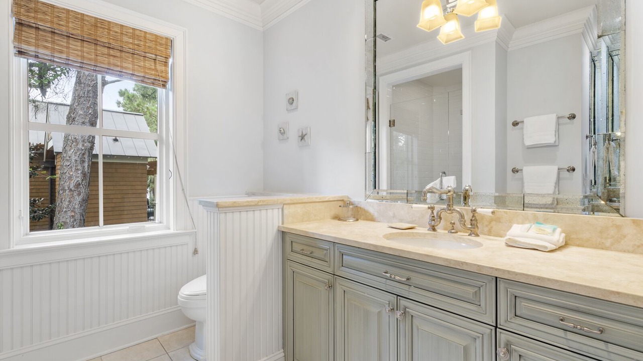 Photo of Bathroom in Vanderhorst Plantation