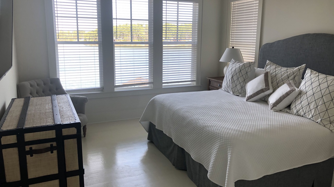 Photo of Bedroom in Modoc Shores