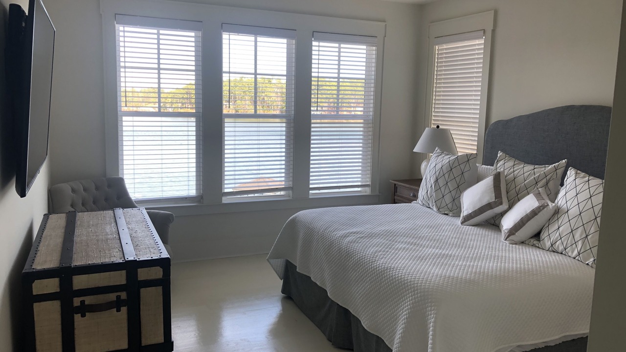 Photo of Bedroom in Modoc Shores