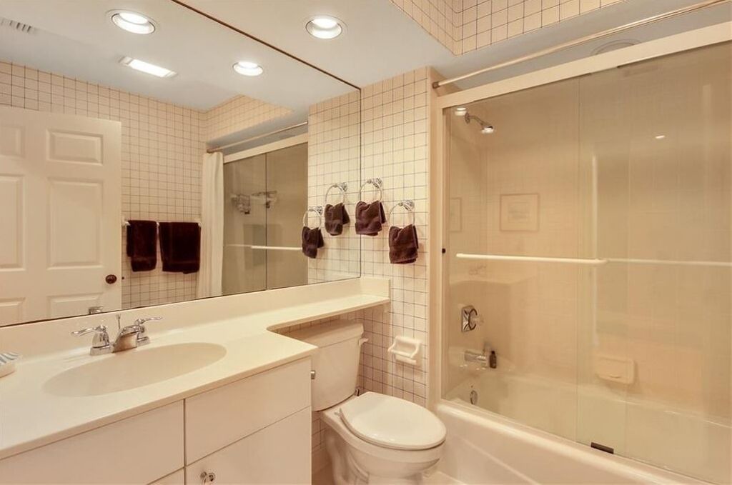 Photo of Bathroom in Grand Harbor