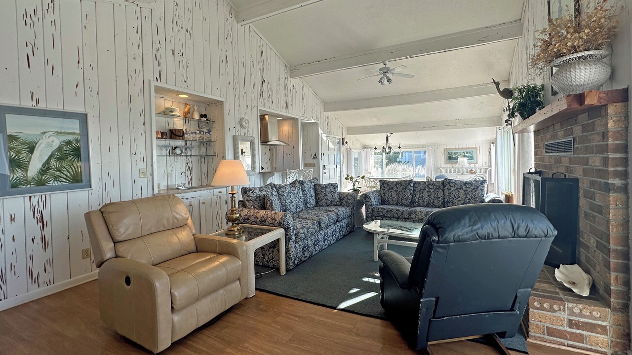 Photo of Livingroom in Inlet Harbour