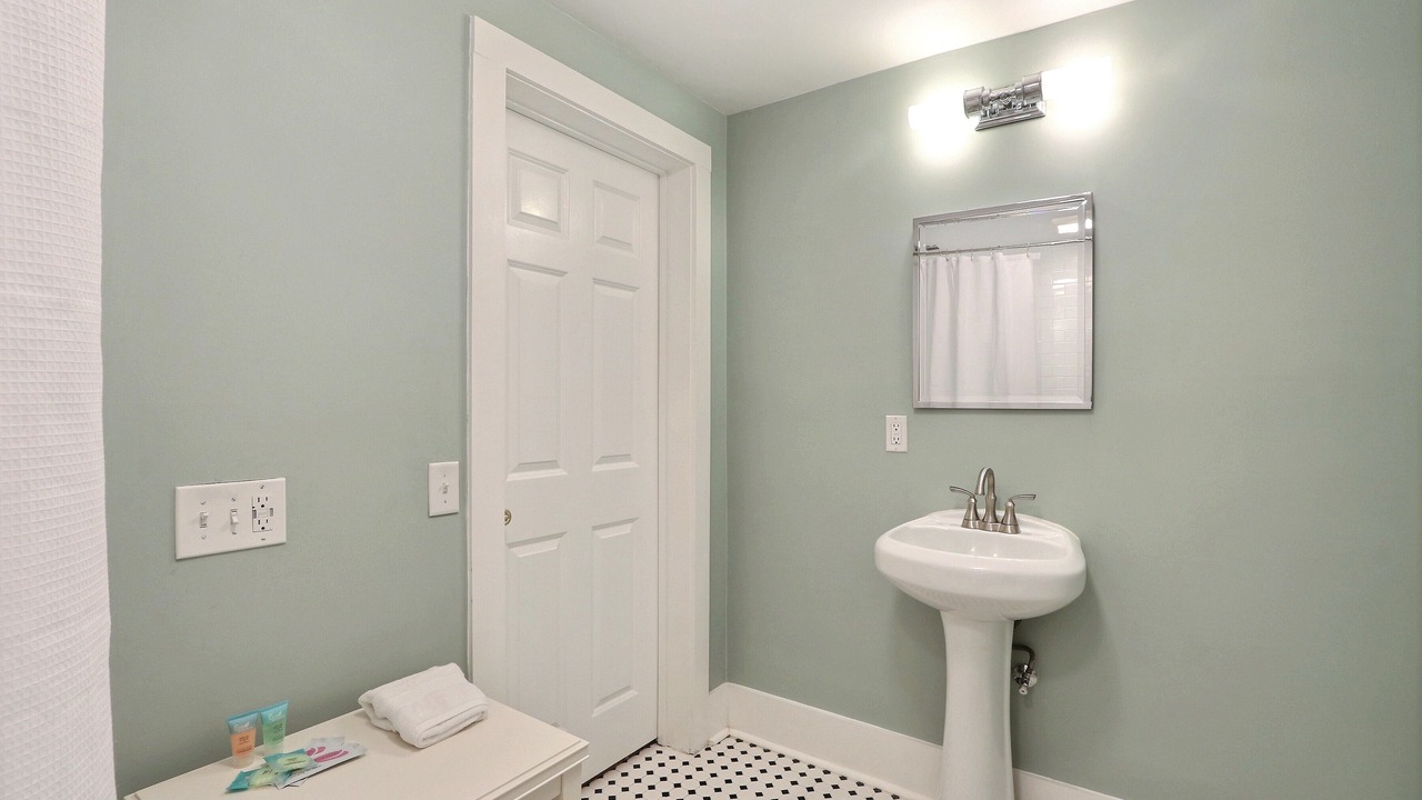 Photo of Bathroom in Beach Institute