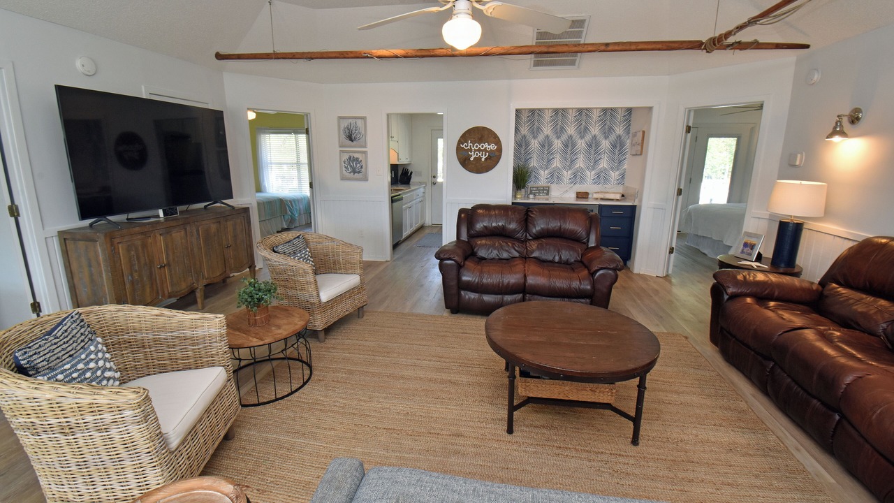 Photo of Livingroom in Inlet Harbour