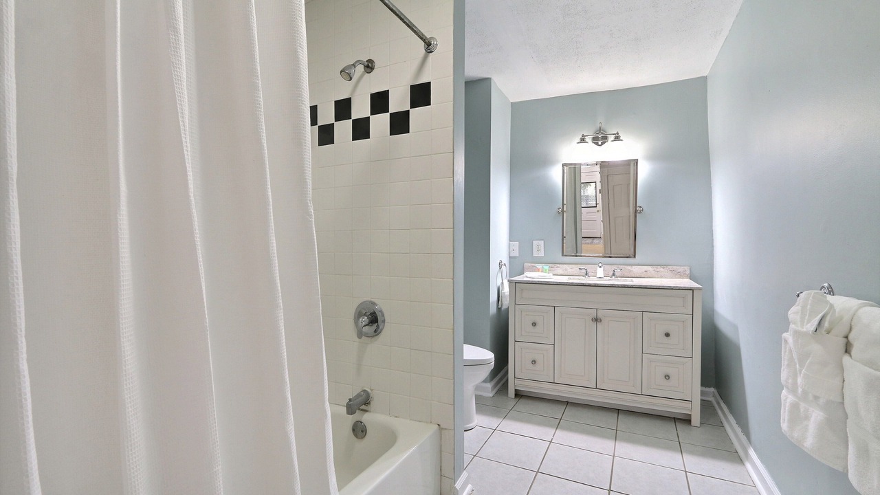 Photo of Bathroom in Beach Institute