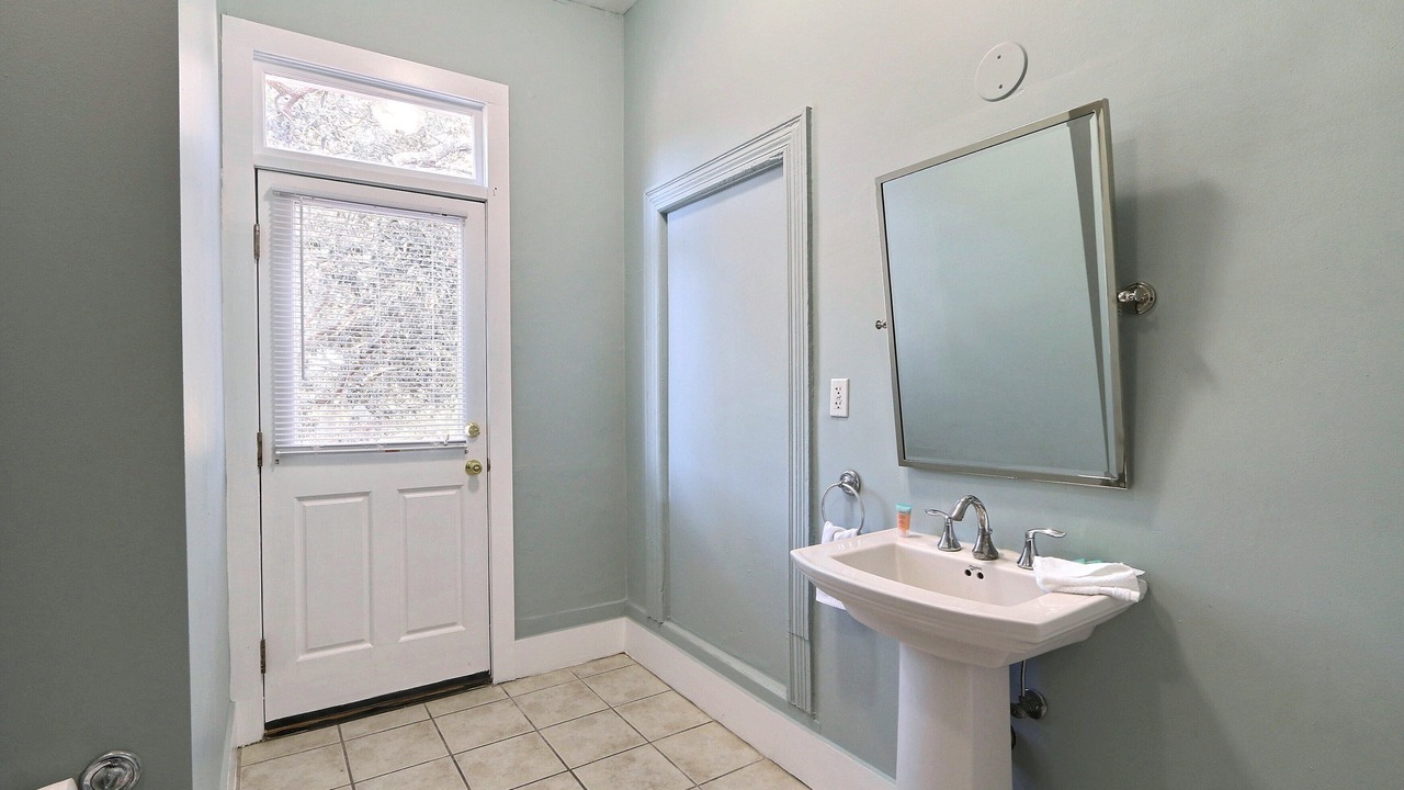 Photo of Bathroom in Beach Institute