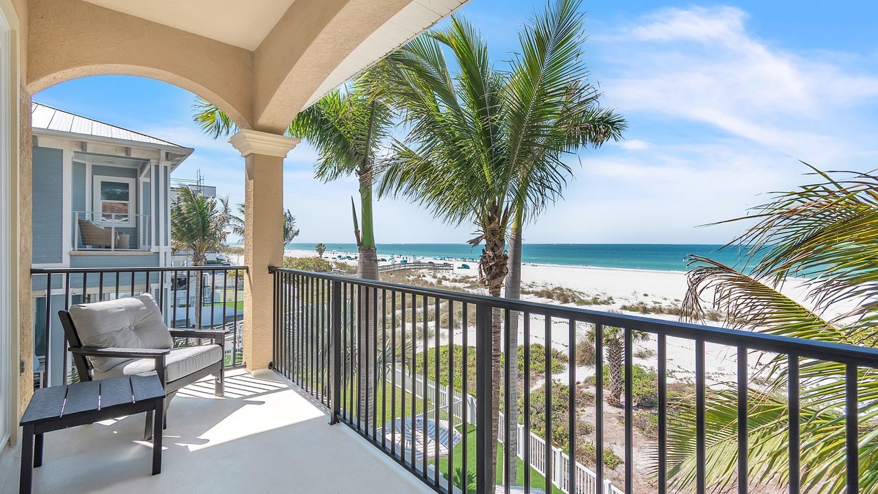 Photo of Patio Balcony in Treasure Island