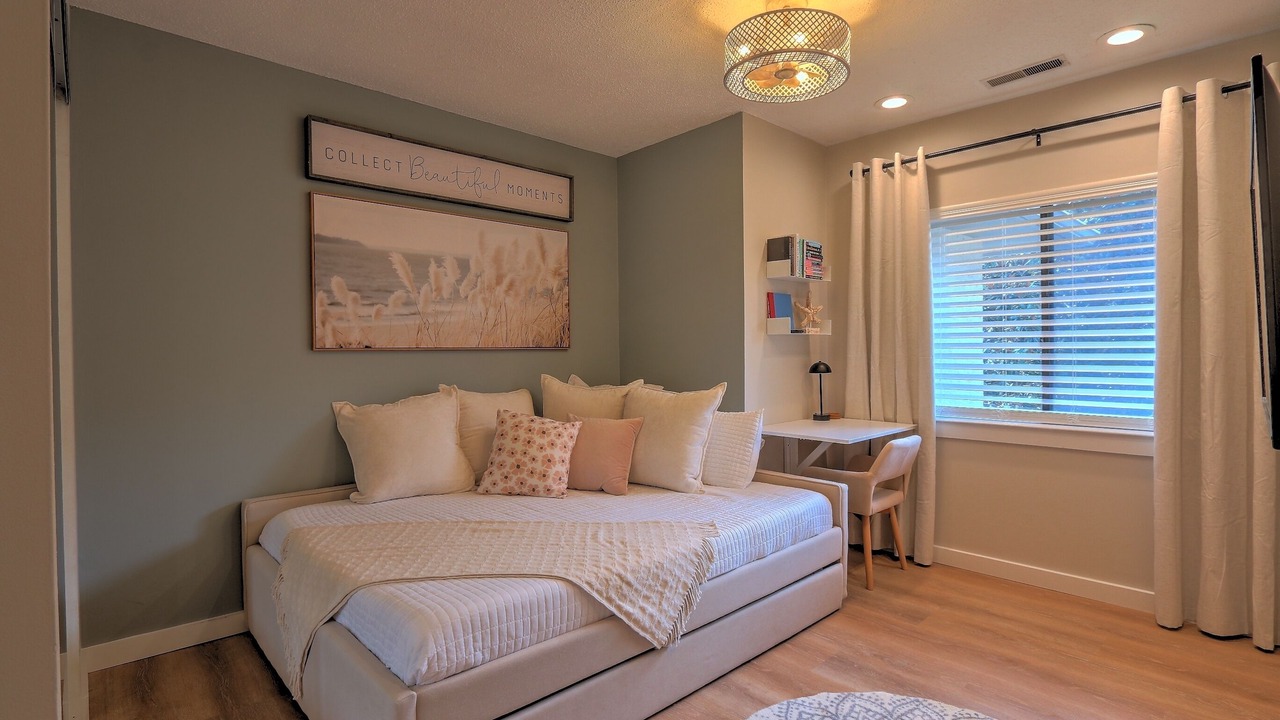 Photo of Bedroom in Folly Field
