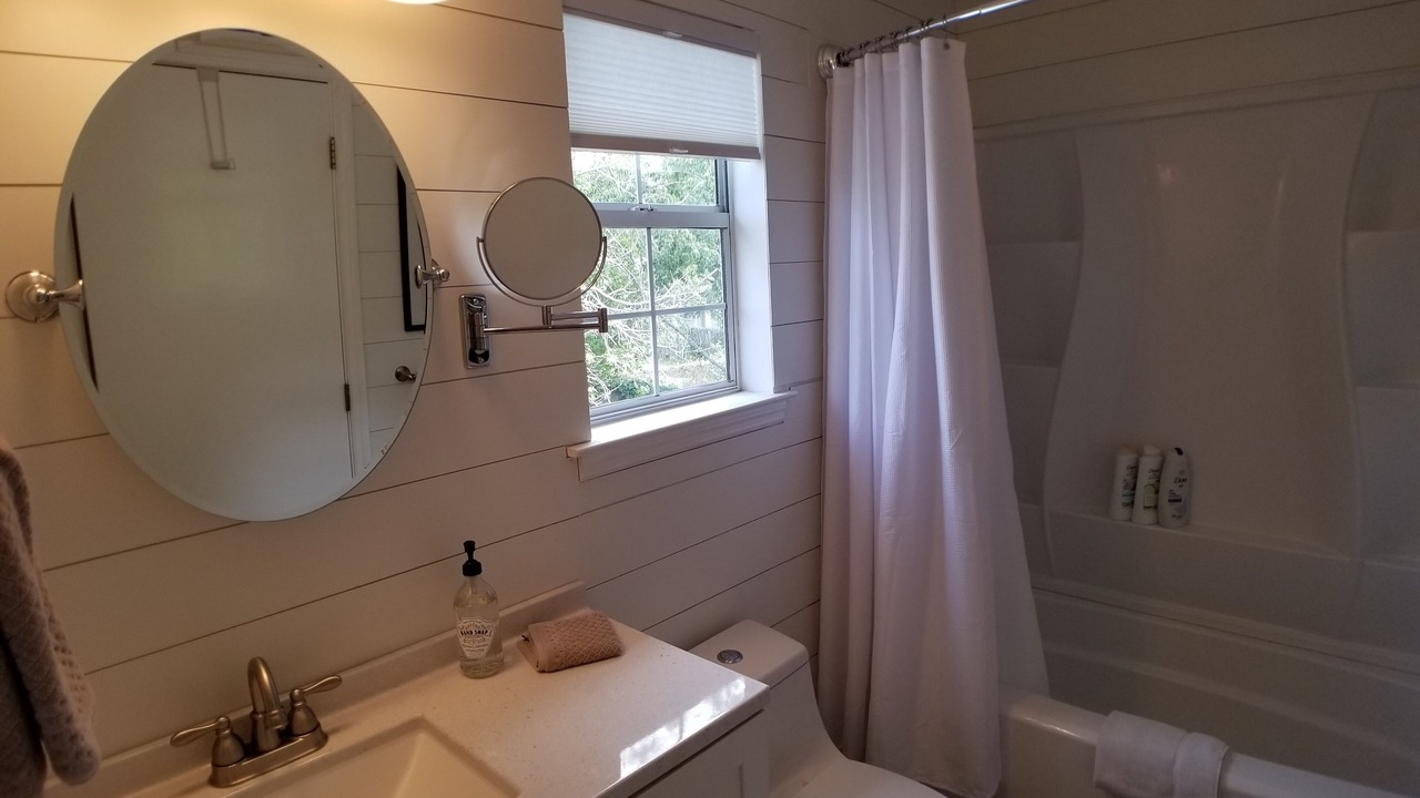 Photo of Bathroom in Whitemarsh Island