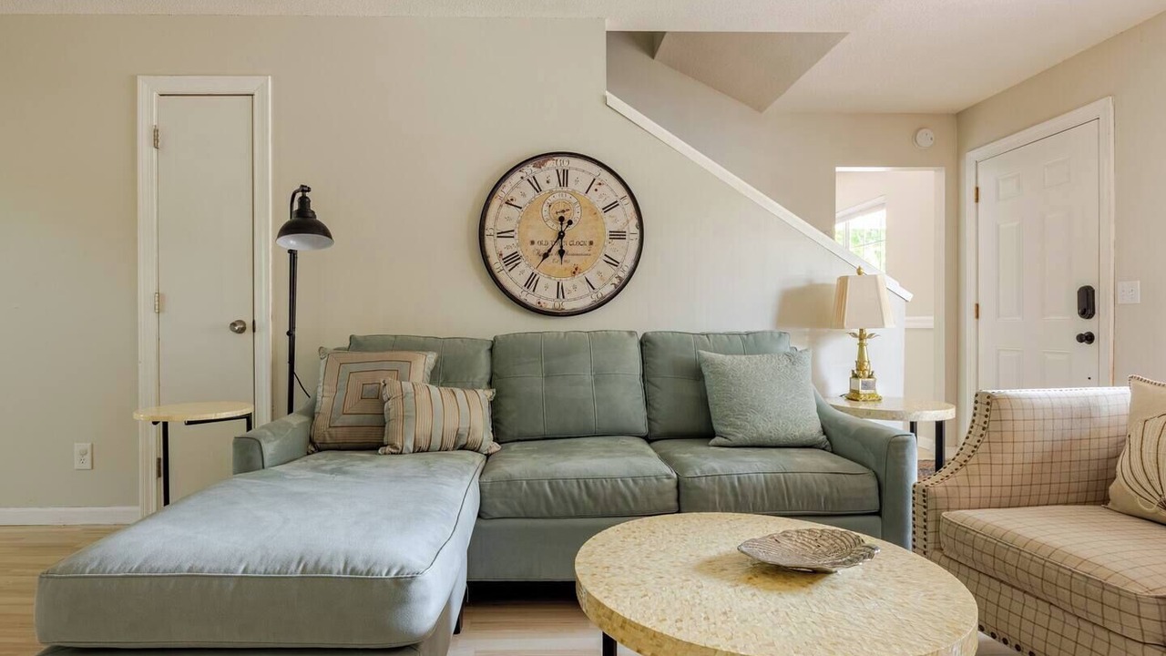 Photo of Livingroom in Whitemarsh Island