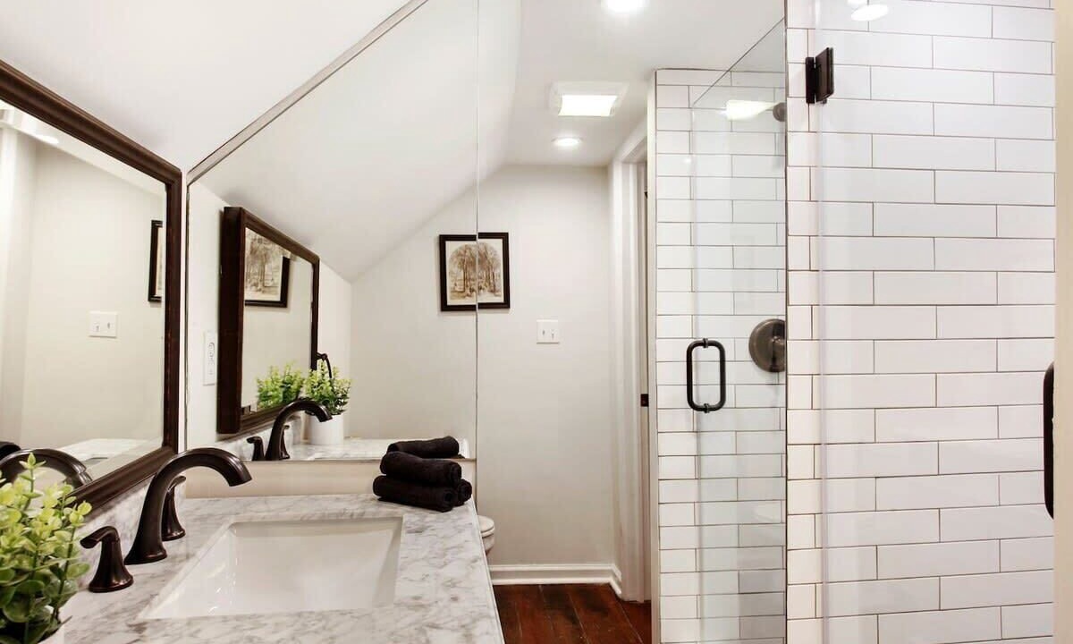 Photo of Bathroom in Beach Institute