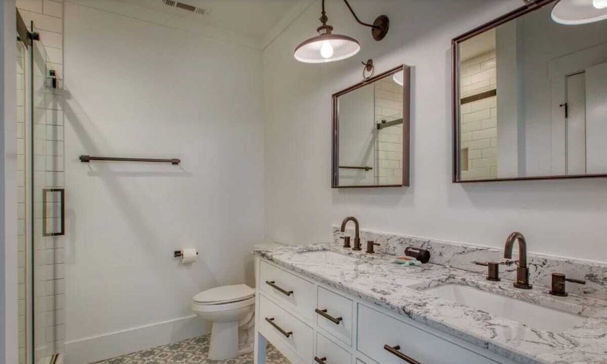 Photo of Bathroom in Melrose on the Beach