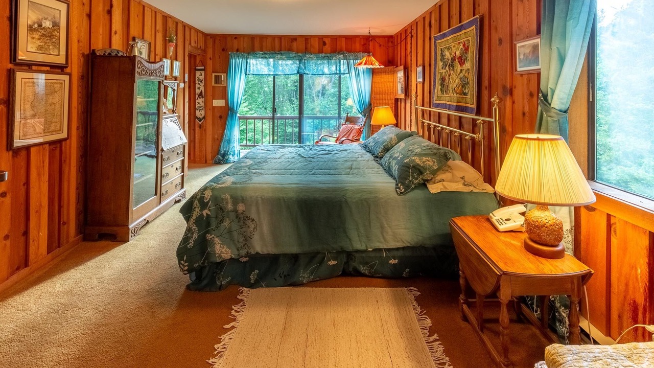 Photo of Bedroom in Glenville