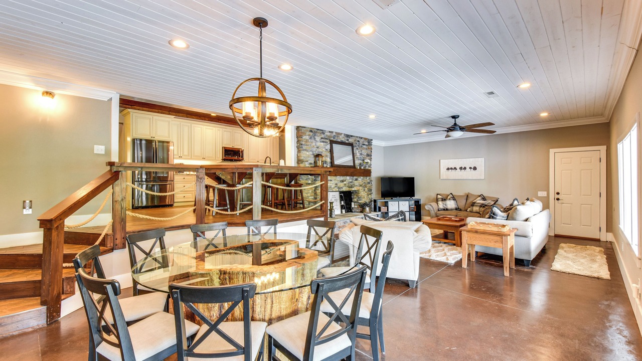 Photo of Livingroom in Six Mile