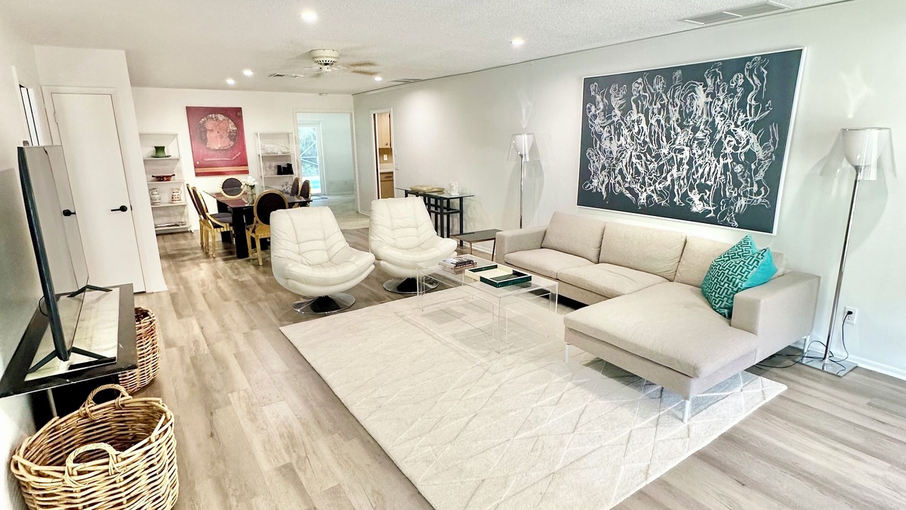 Photo of Livingroom in Central Beach