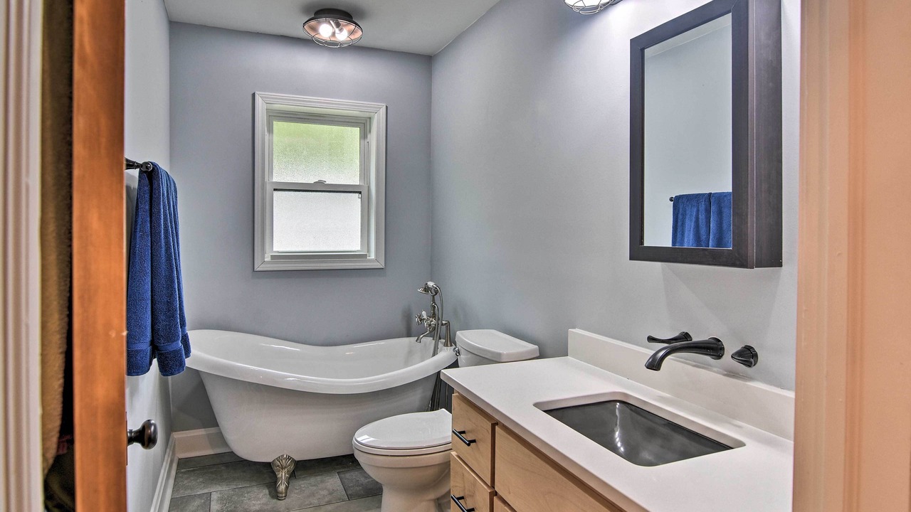 Photo of Bathroom in Sunset