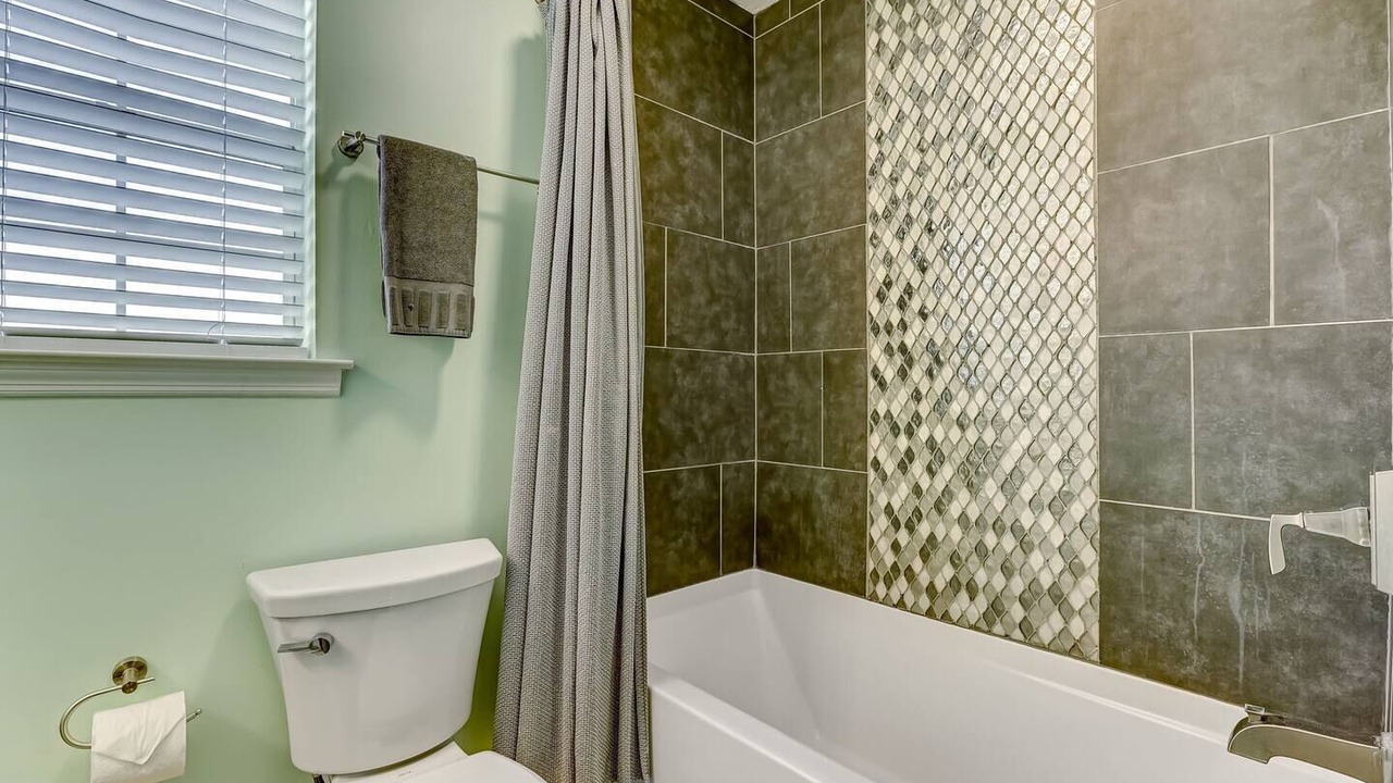 Photo of Bathroom in Whitemarsh Island