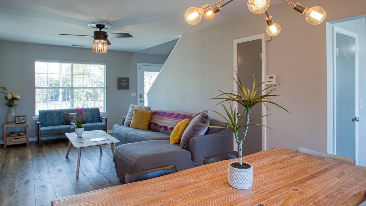 Photo of Livingroom in Whitemarsh Island