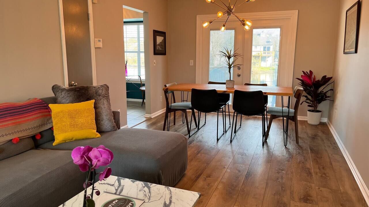 Photo of Livingroom in Whitemarsh Island