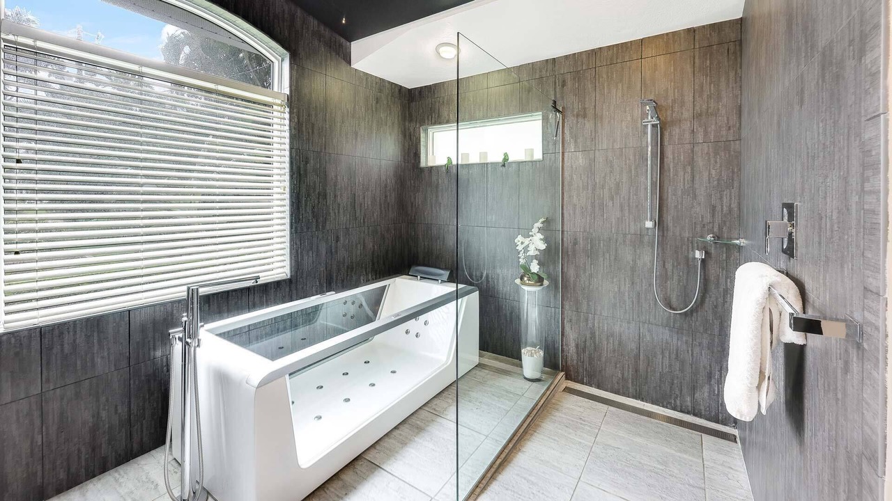 Photo of Bathroom in Trafalgar
