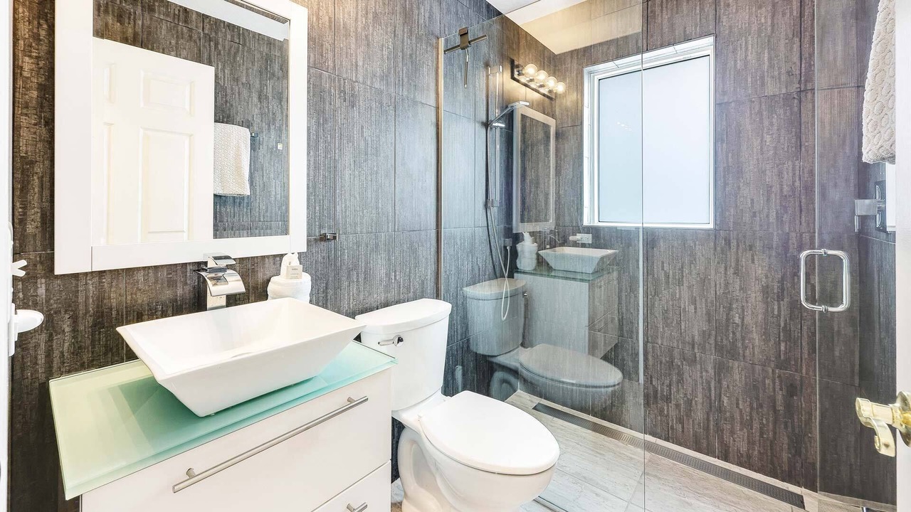Photo of Bathroom in Trafalgar