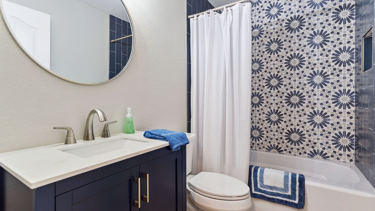 Photo of Bathroom in Trafalgar