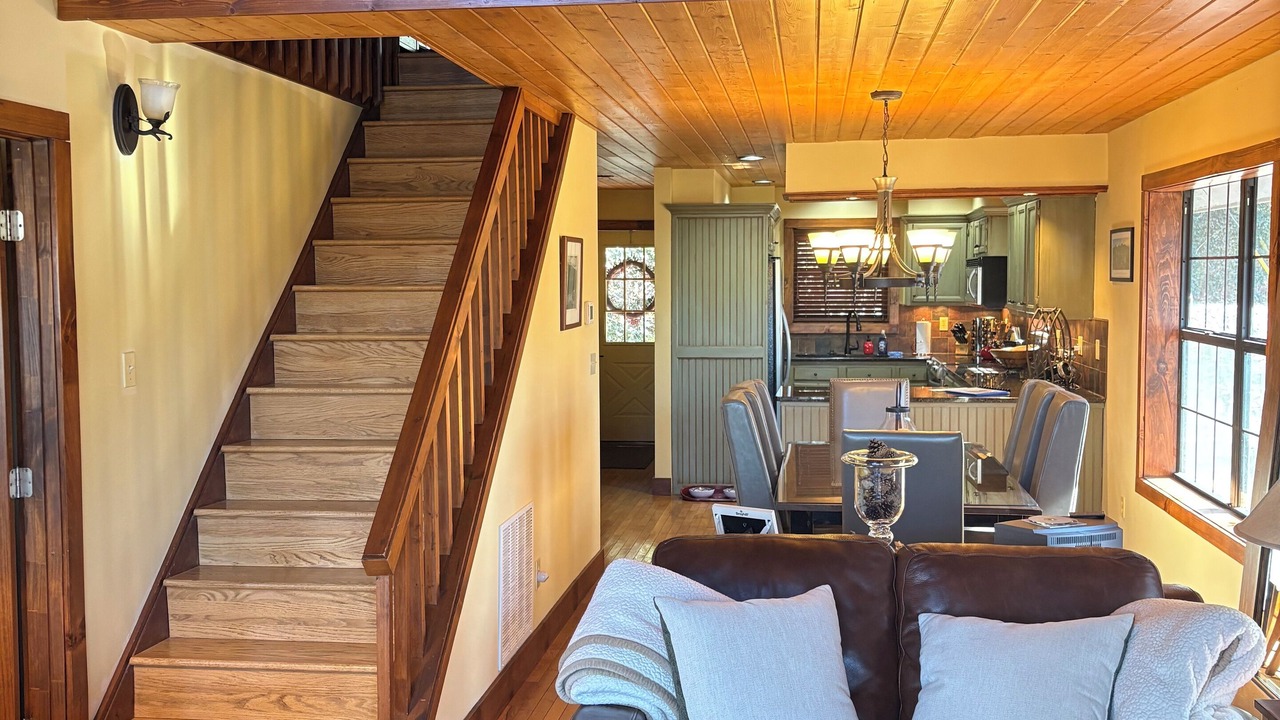 Photo of Livingroom in Mirror Lake