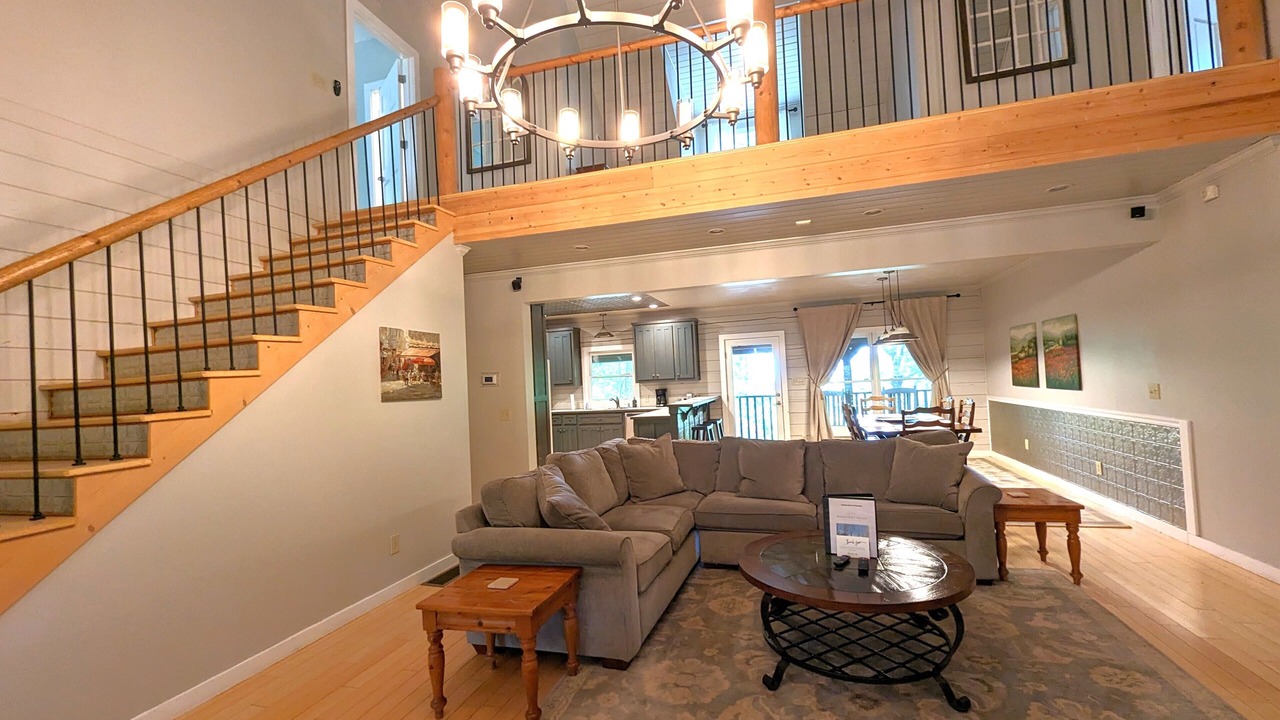 Photo of Livingroom in Dahlonega
