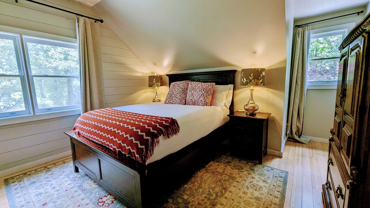 Photo of Bedroom in Dahlonega