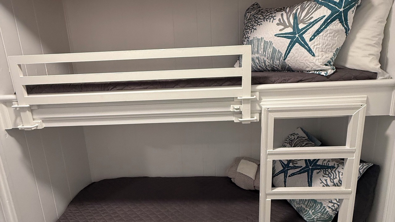 Photo of Bedroom in Folly Field
