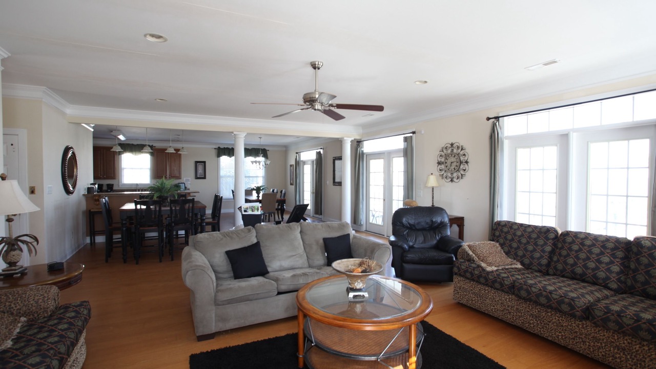 Photo of Livingroom in Inlet Harbour
