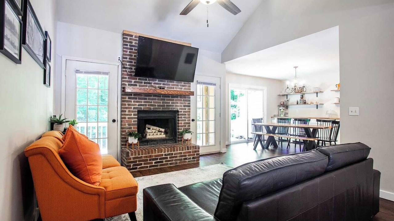 Photo of Livingroom in Clemson