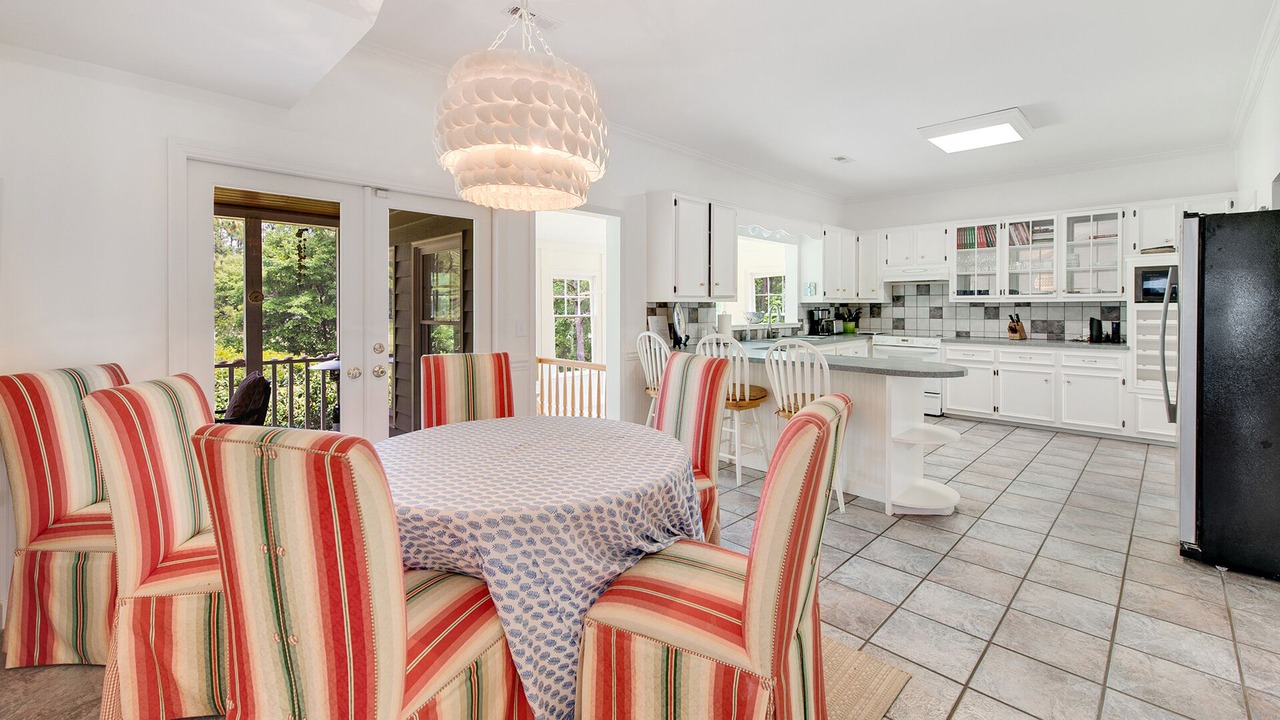 Photo of Kitchen in Debordieu Colony