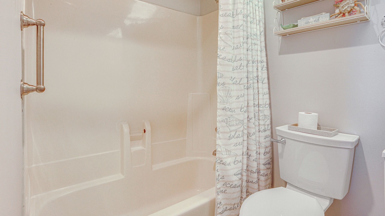 Photo of Bathroom in Beachwalk
