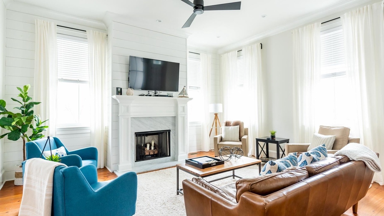 Photo of Livingroom in Historic District - North