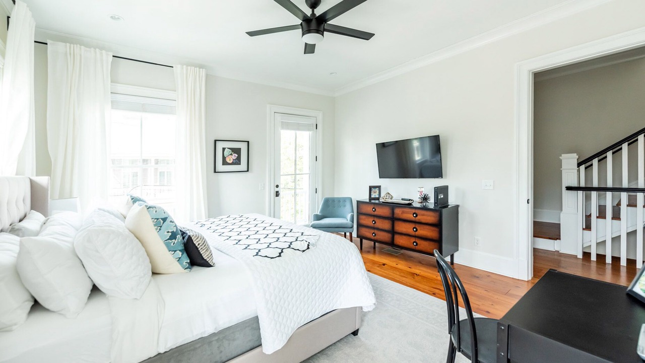 Photo of Bedroom in Historic District - North