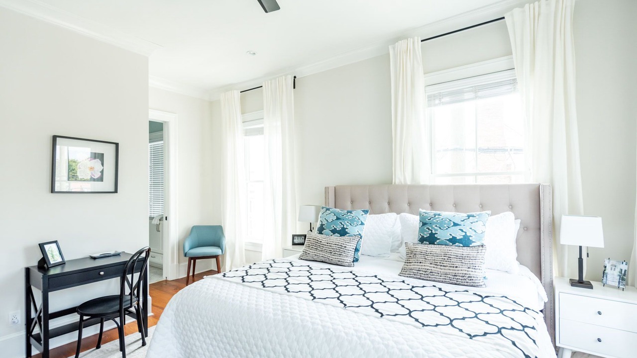 Photo of Bedroom in Historic District - North