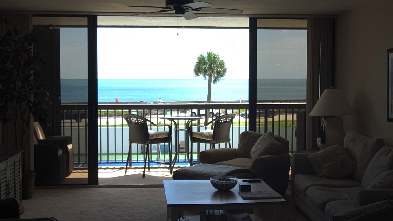 Photo of Livingroom in Central Beach