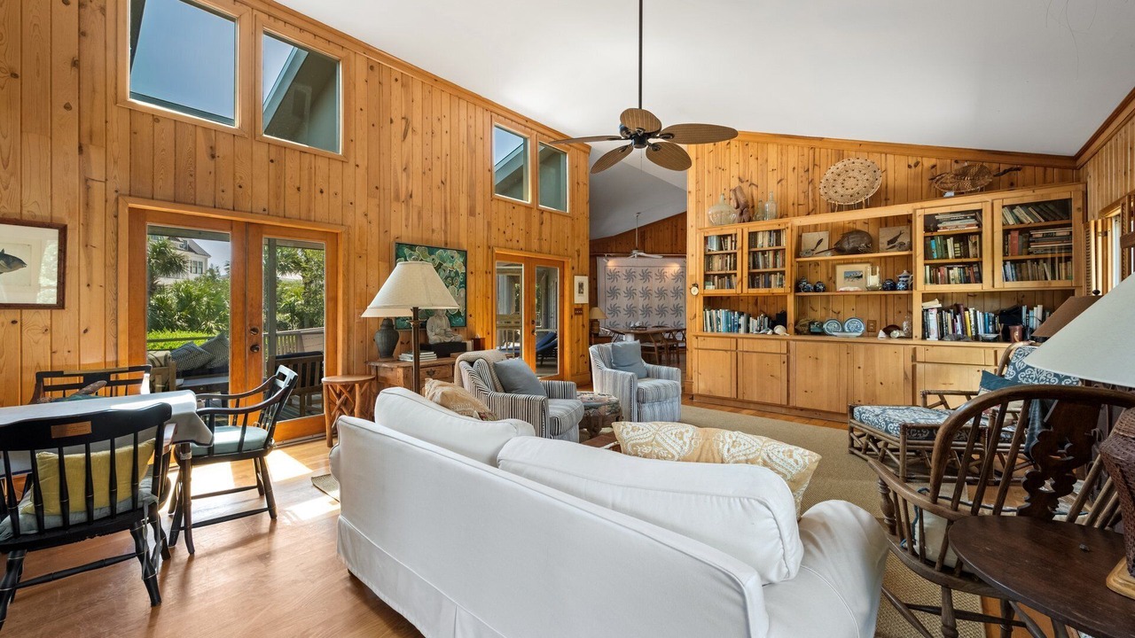 Photo of Livingroom in Debordieu Colony