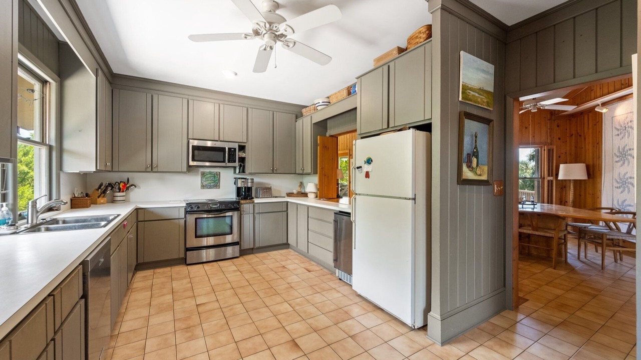 Photo of Kitchen in Debordieu Colony