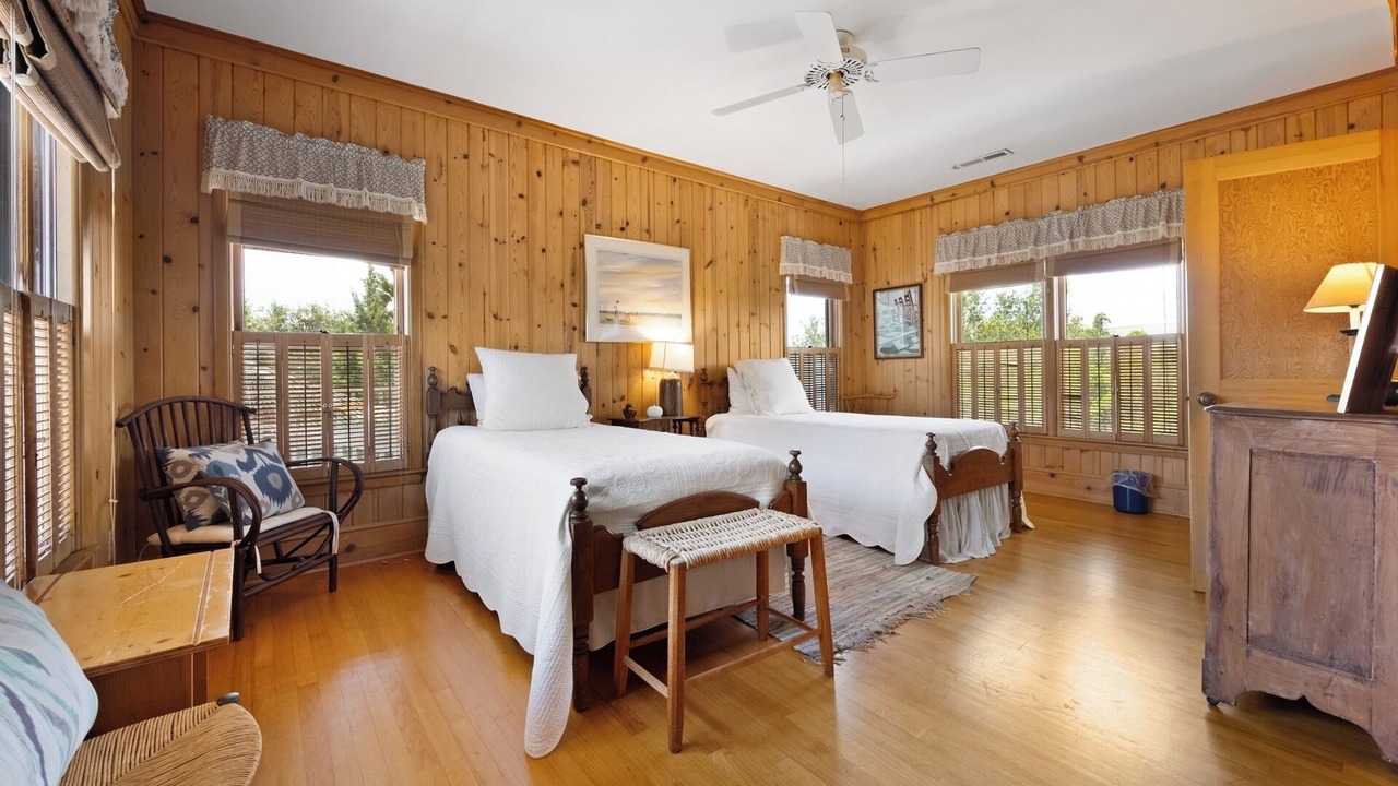 Photo of Bedroom in Debordieu Colony