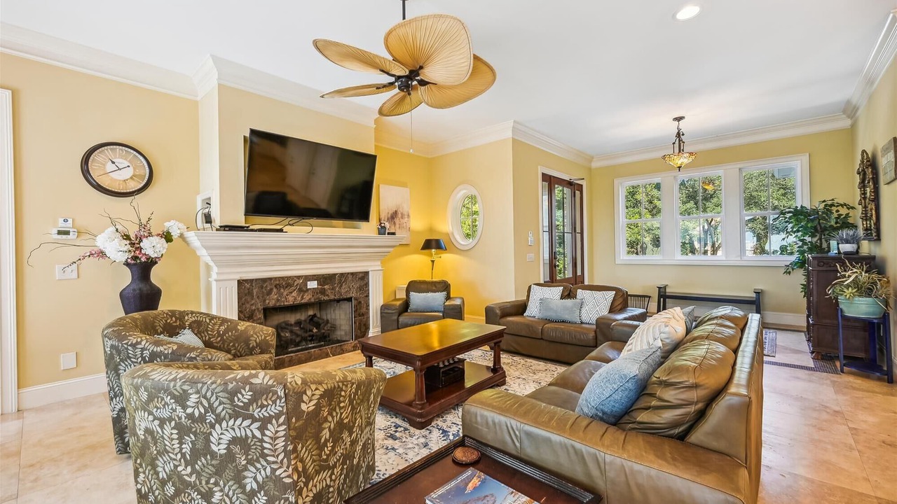 Photo of Livingroom in Folly Field