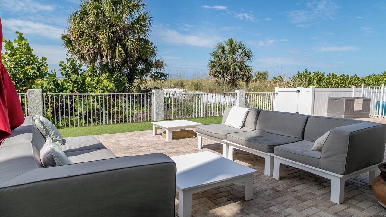 Photo of Patio Balcony in Treasure Island