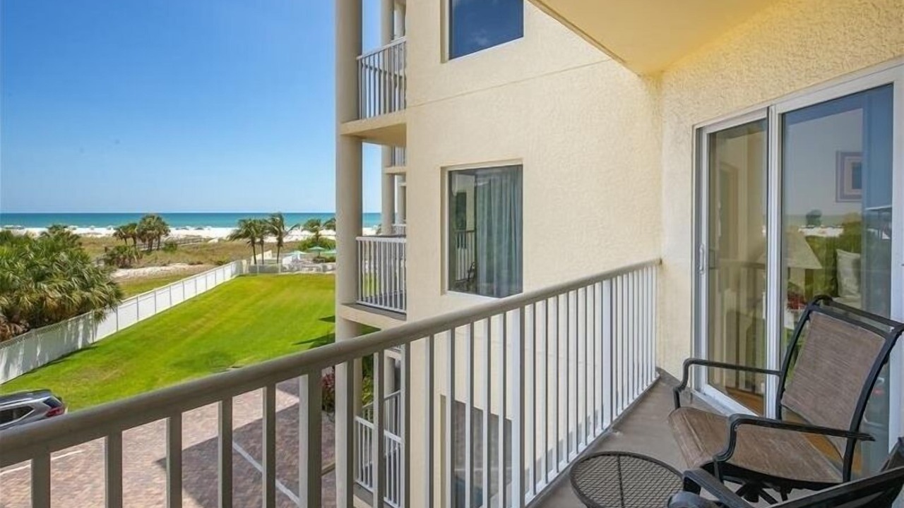 Photo of Patio Balcony in Treasure Island