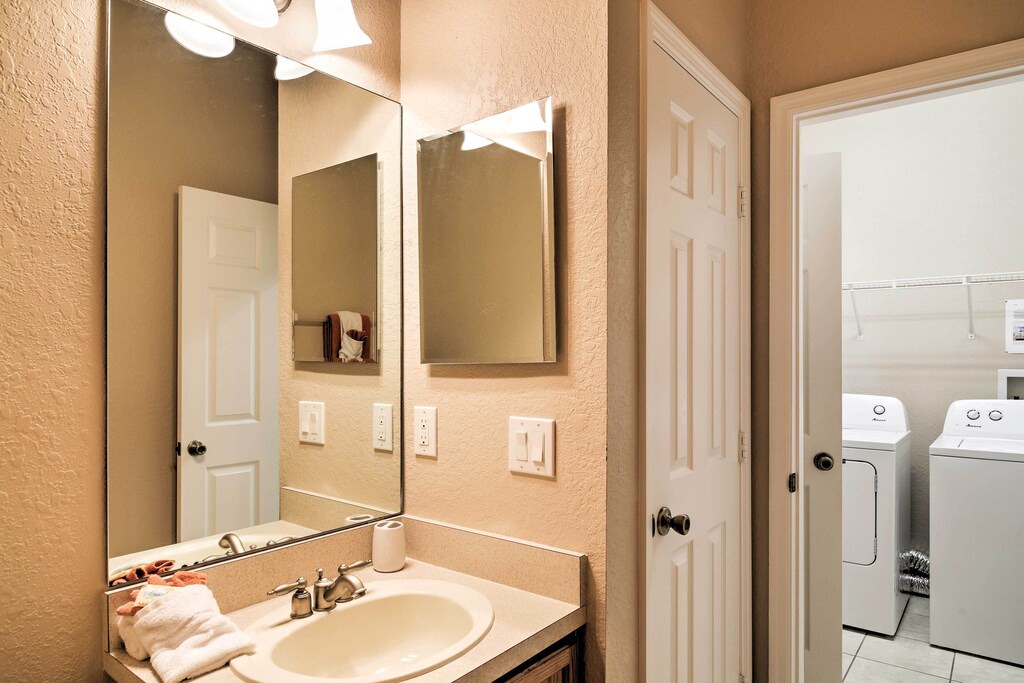 Photo of Bathroom in Trafalgar Village