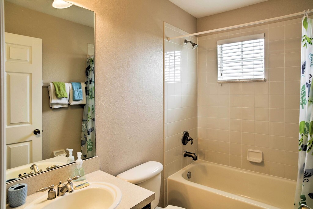 Photo of Bathroom in Trafalgar Village