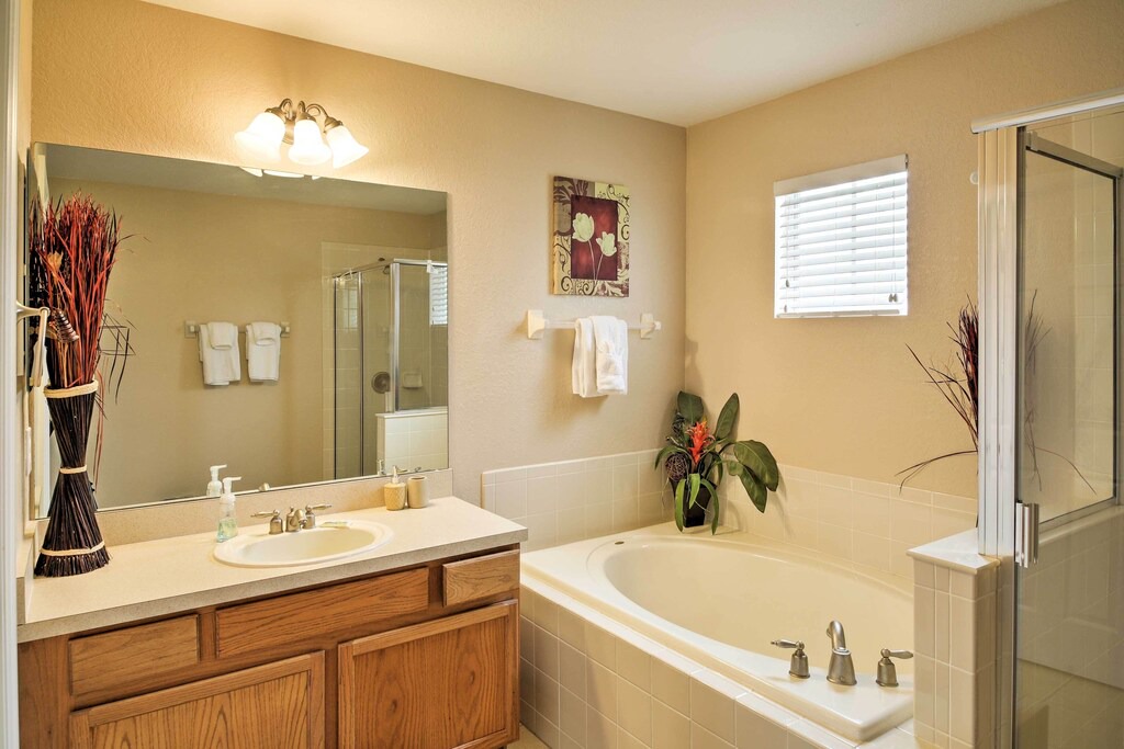 Photo of Bathroom in Trafalgar Village