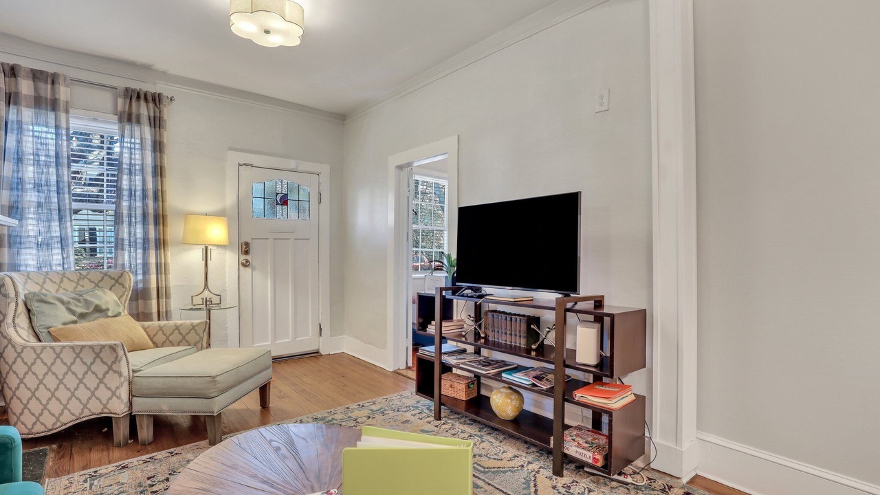 Photo of Livingroom in Beach Institute